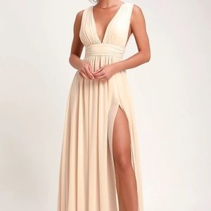 Lulus deep V maxi dress